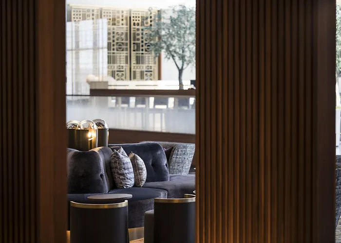 The Ritz-carlton,